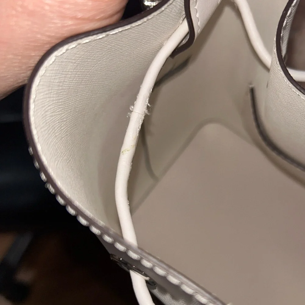 Michael Kors Suri Optic White Large Bucket Messenger Bag. NWT